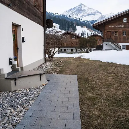 Spitzhorn - Your Peak Getaway - Private Terrasse & Gratis Parkplatz * Gsteig