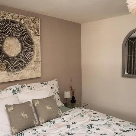 Spitzhorn - Your Peak Getaway - Private Terrasse & Gratis Parkplatz * Gsteig