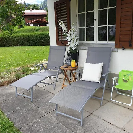 Spitzhorn - Your Peak Getaway - Private Terrasse & Gratis Parkplatz * Gsteig