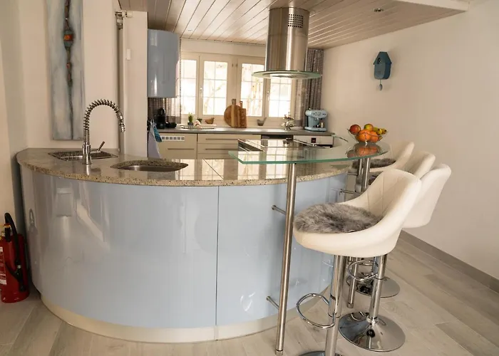 Spitzhorn - Your Peak Getaway - Private Terrasse & Gratis Parkplatz Gsteig