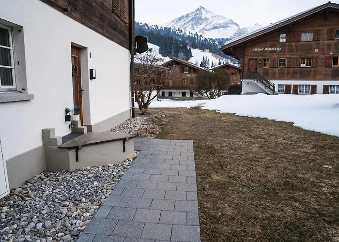 Spitzhorn - Your Peak Getaway - Private Terrasse & Gratis Parkplatz * Gsteig